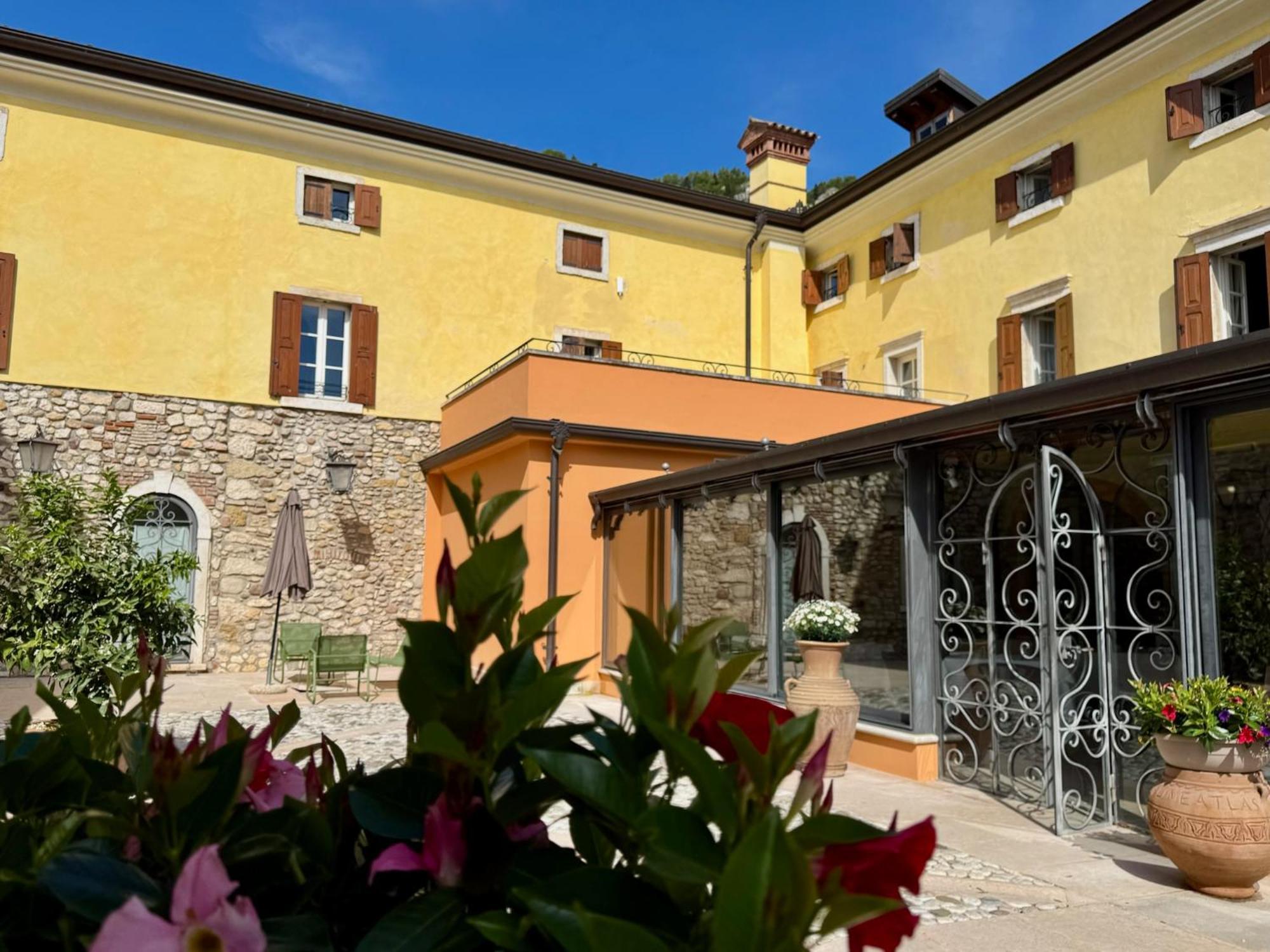 Corte Impero Hotel & Restaurant Affi Bagian luar foto