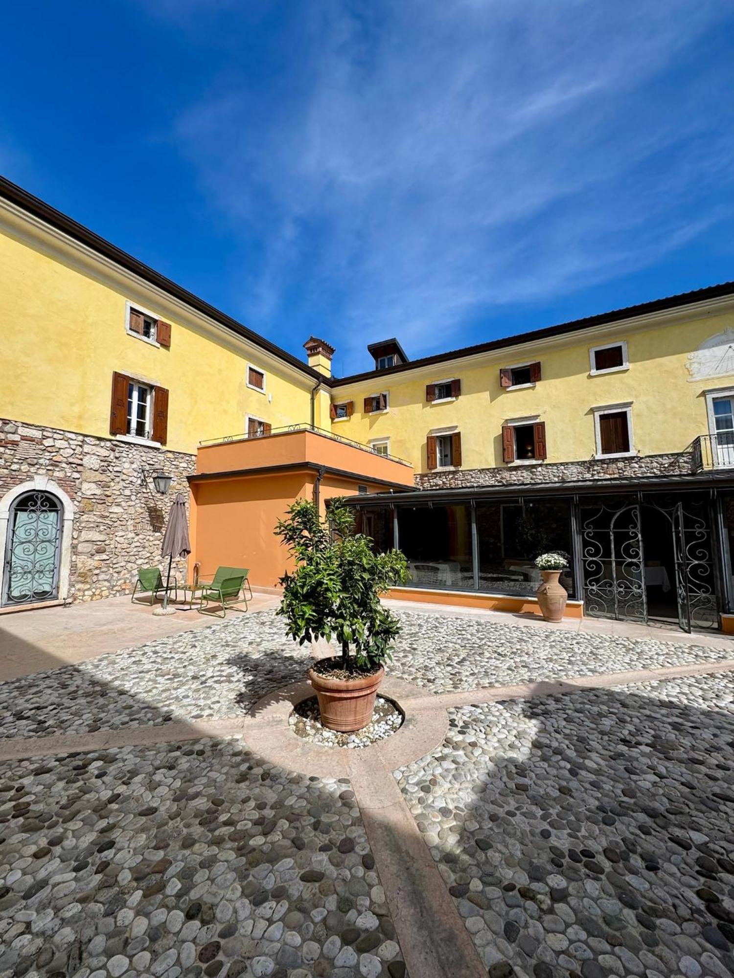 Corte Impero Hotel & Restaurant Affi Bagian luar foto