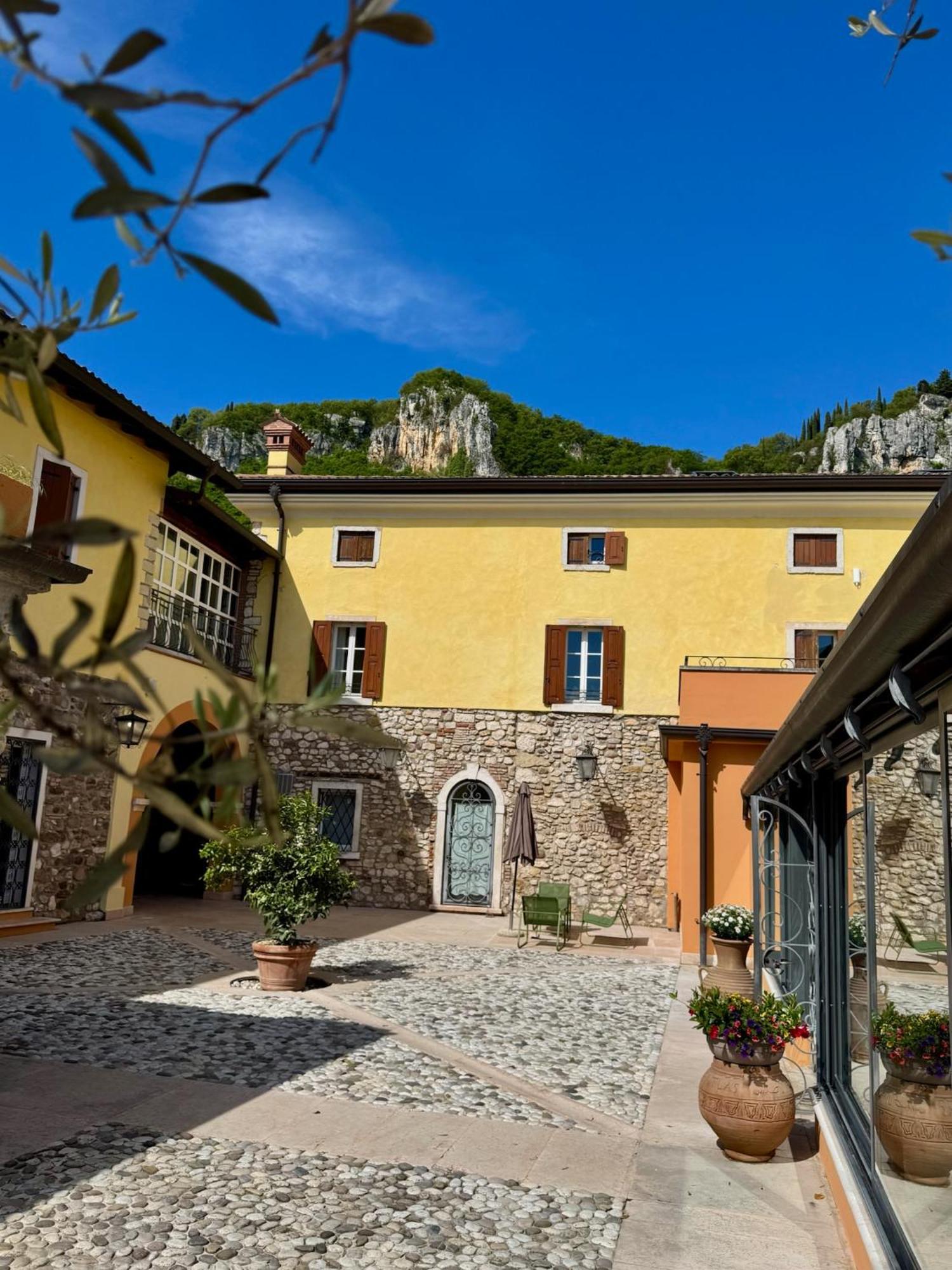 Corte Impero Hotel & Restaurant Affi Bagian luar foto