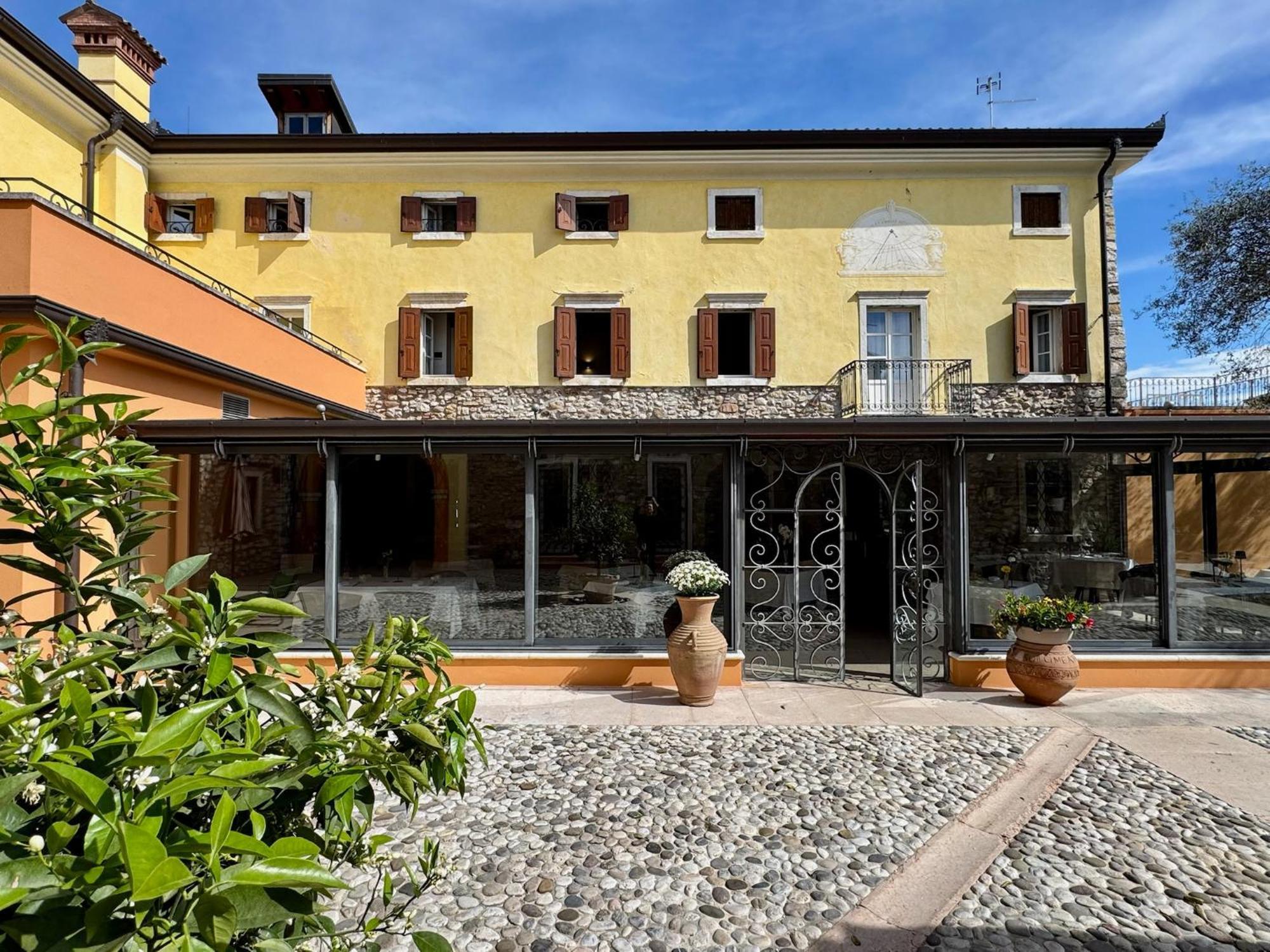 Corte Impero Hotel & Restaurant Affi Bagian luar foto