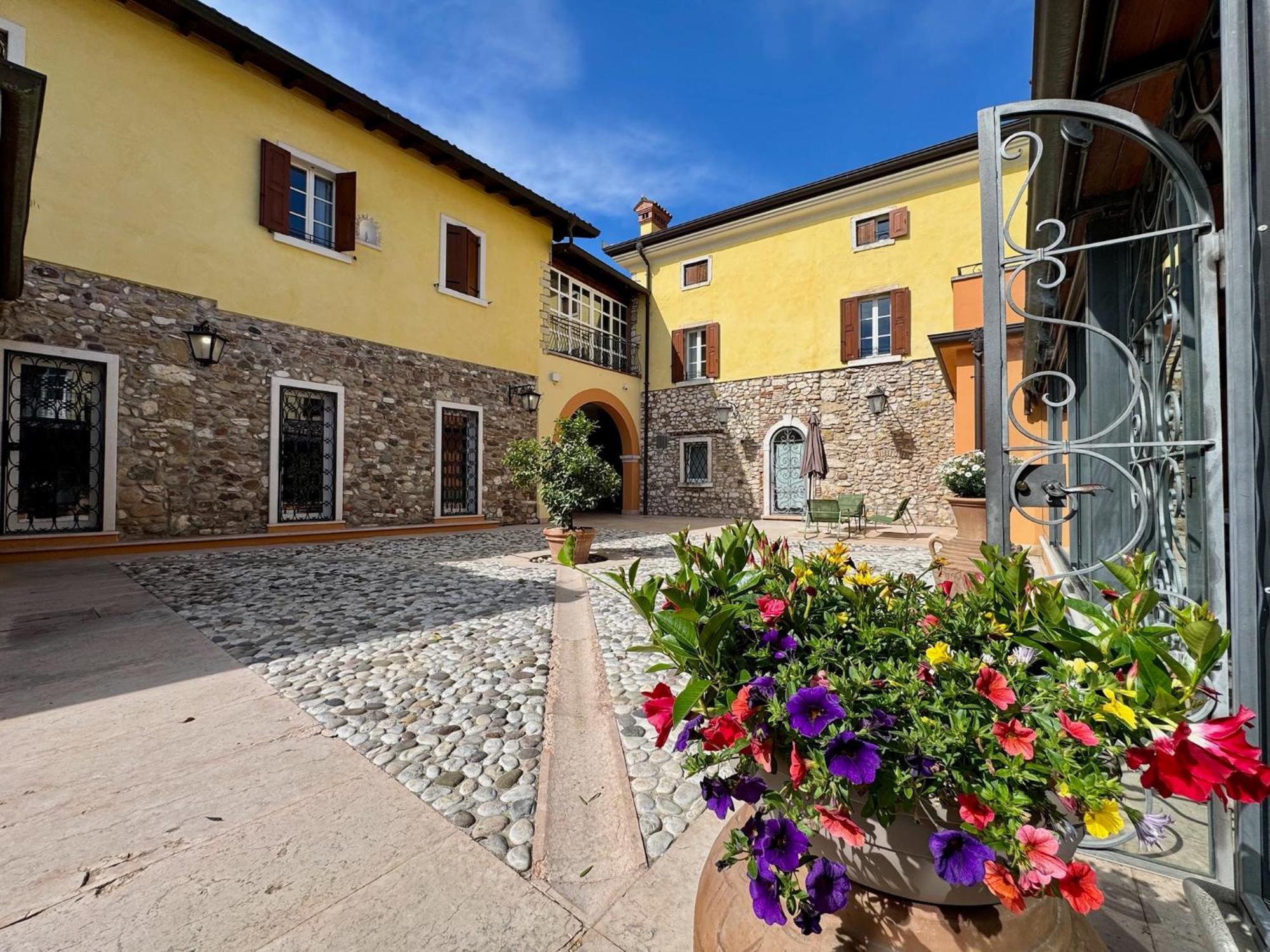 Corte Impero Hotel & Restaurant Affi Bagian luar foto
