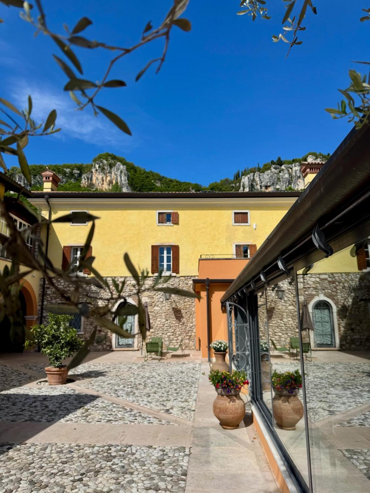 Corte Impero Hotel & Restaurant Affi Bagian luar foto